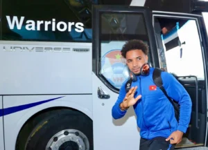 Tuyển Việt Nam đặt chân tới Thái Lan trưa 03/01/2025 - Xuân Son được báo chí săn đón